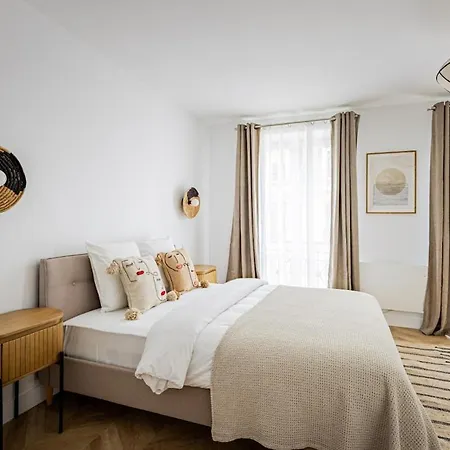 New-premium-nation-bastilles-large 2-room פריז